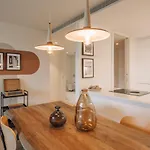 Cascais - 1 Bedroom And Shared Pool In Campolide アパート