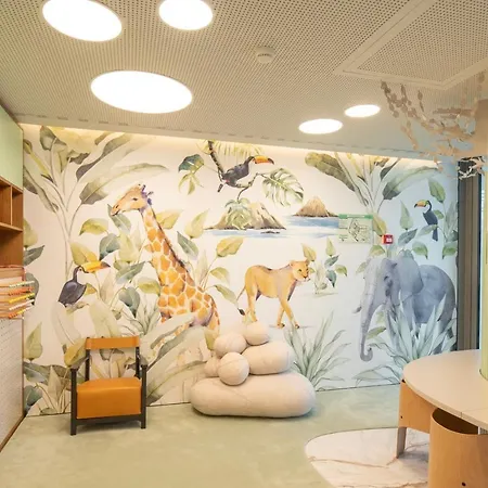 Cascais - 1 Bedroom And Shared Pool In Campolide Apartamento *