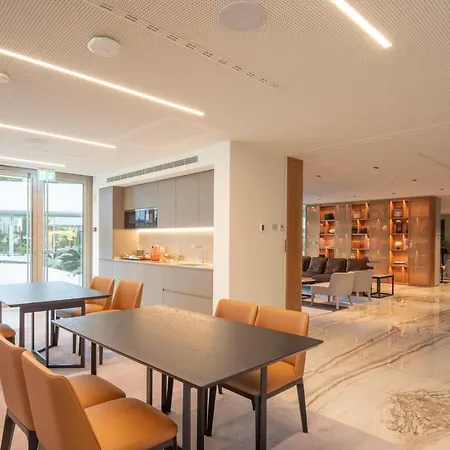 Cascais - 1 Bedroom And Shared Pool In Campolide Lizbona