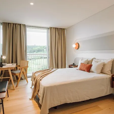 Cascais - 1 Bedroom And Shared Pool In Campolide Apartment