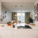 Appartamento Cascais - 1 Bedroom And Shared Pool In Campolide Lisbona