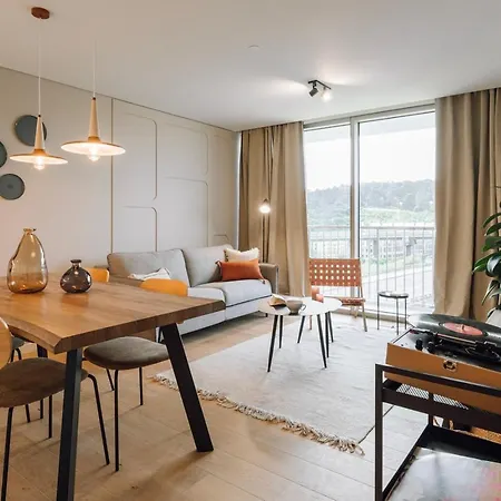 Apartment Cascais - 1 Bedroom And Shared Pool In Campolide